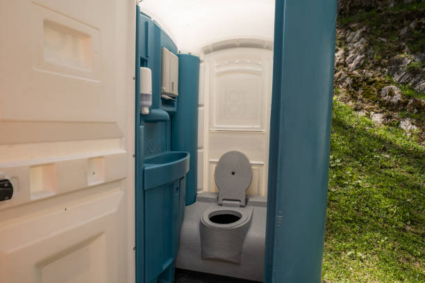 Best High-end porta potty rental  in Broxton, GA